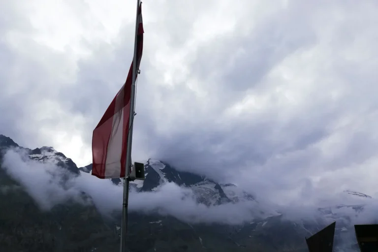 drapeau nuages grossglockner montagne autriche road trip