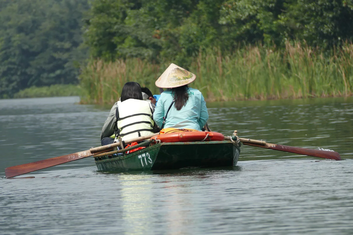 Barque sur Trang An ninh binh trang an barque rivière