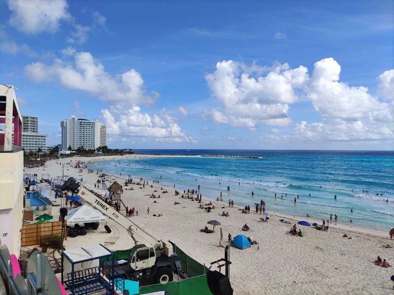 Depuis un hôtel de Cancún cancun hotel bar plage mer caraïbes