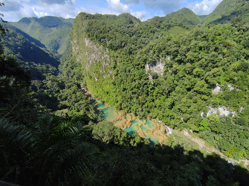 Semuc Champey depuis les hauteurs semuc champey vue hauteurs cascade rivière