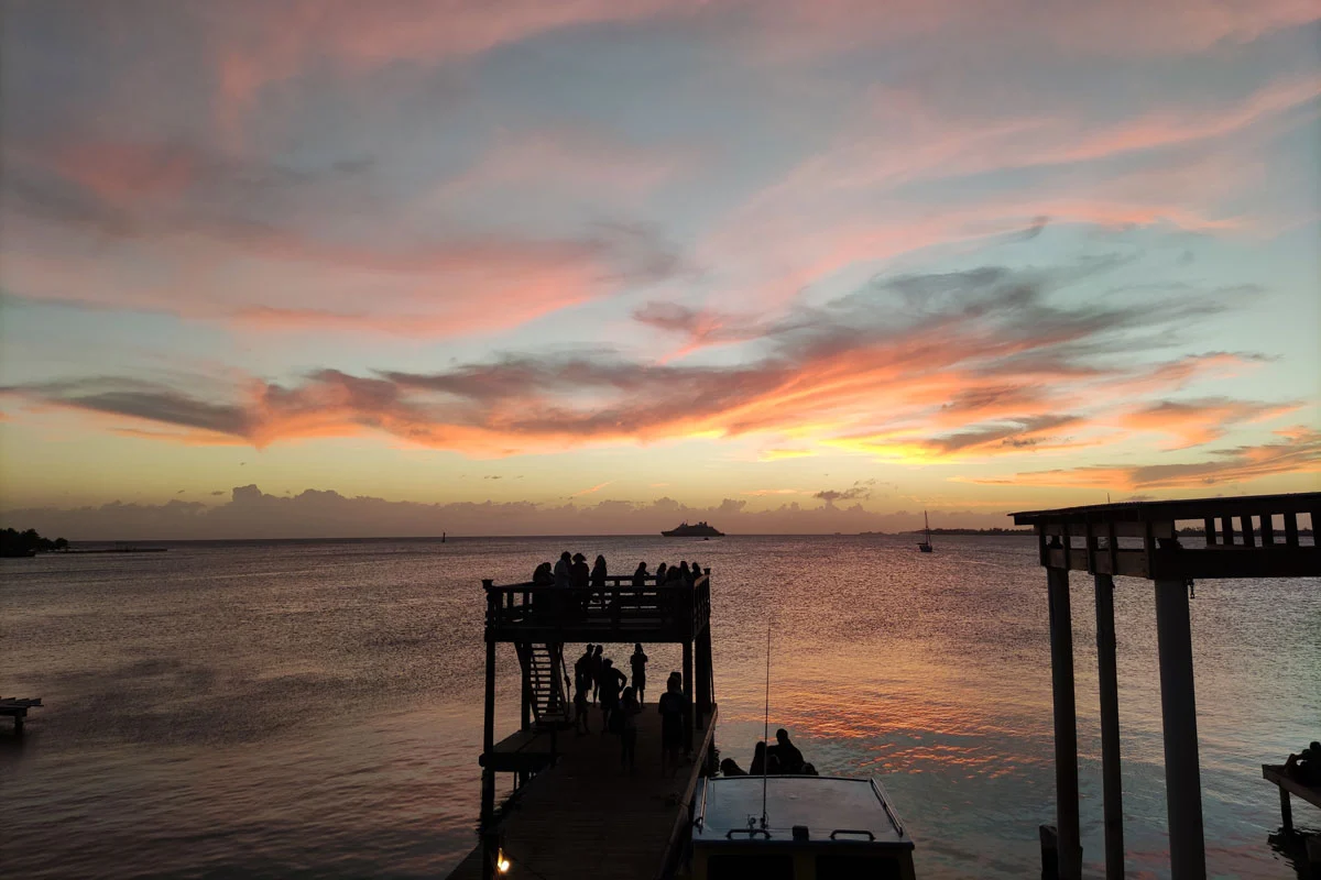 Coucher de soleil au centre de plongée Utila Diver Center