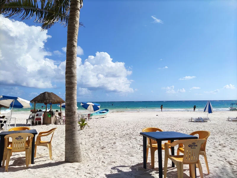 Un bar sur la plage de Tulum plage tulum temples mayas caraïbes bar