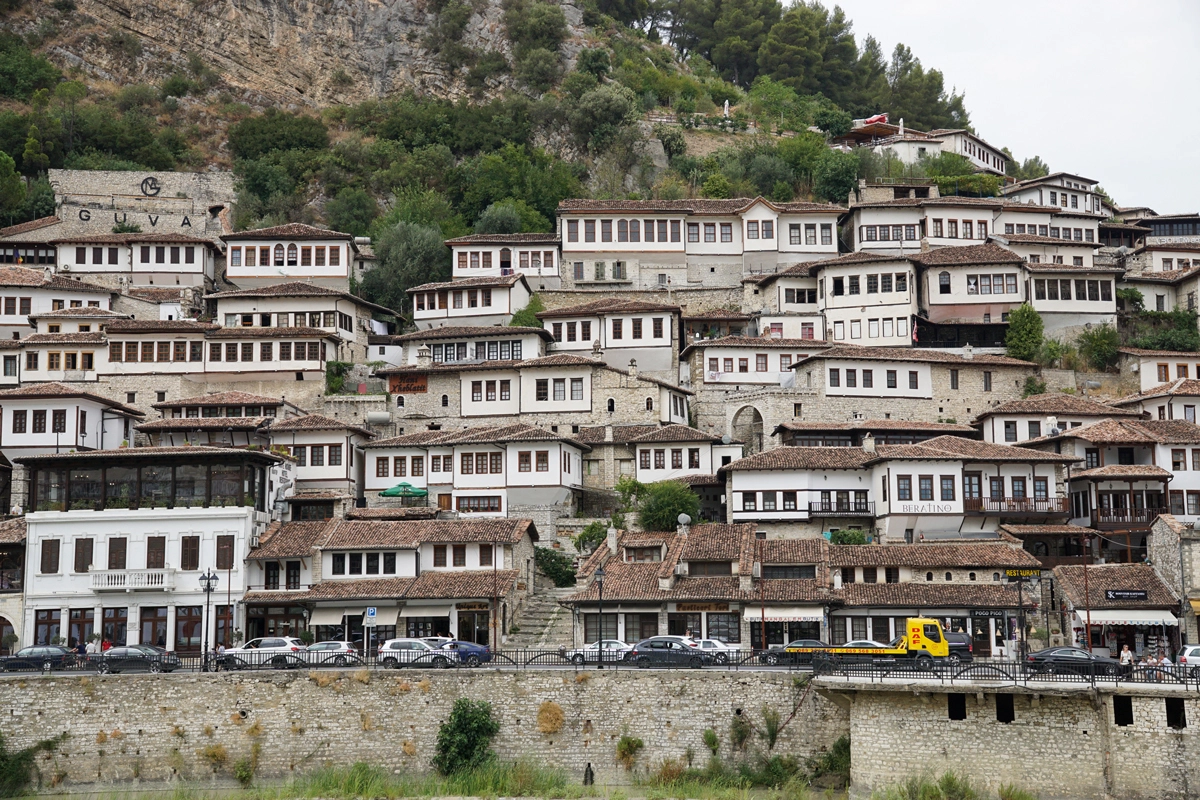 maisons traditionnelles berat Albanie vieille ville